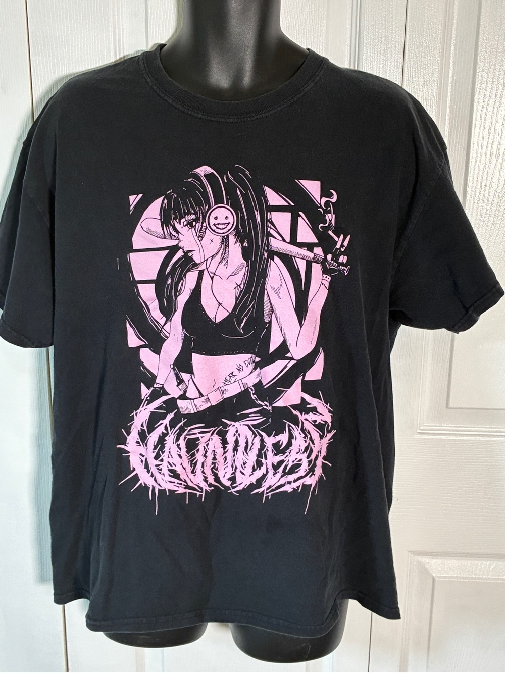 Hauntless Hear No Evil Graphic Tee Anime Black Pink M